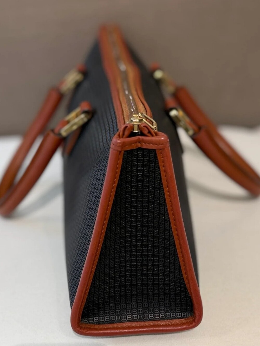 Bally Vintage Leather Handbag W/Logo Goldtone Hardware Black & Brown - Picture 6 of 17